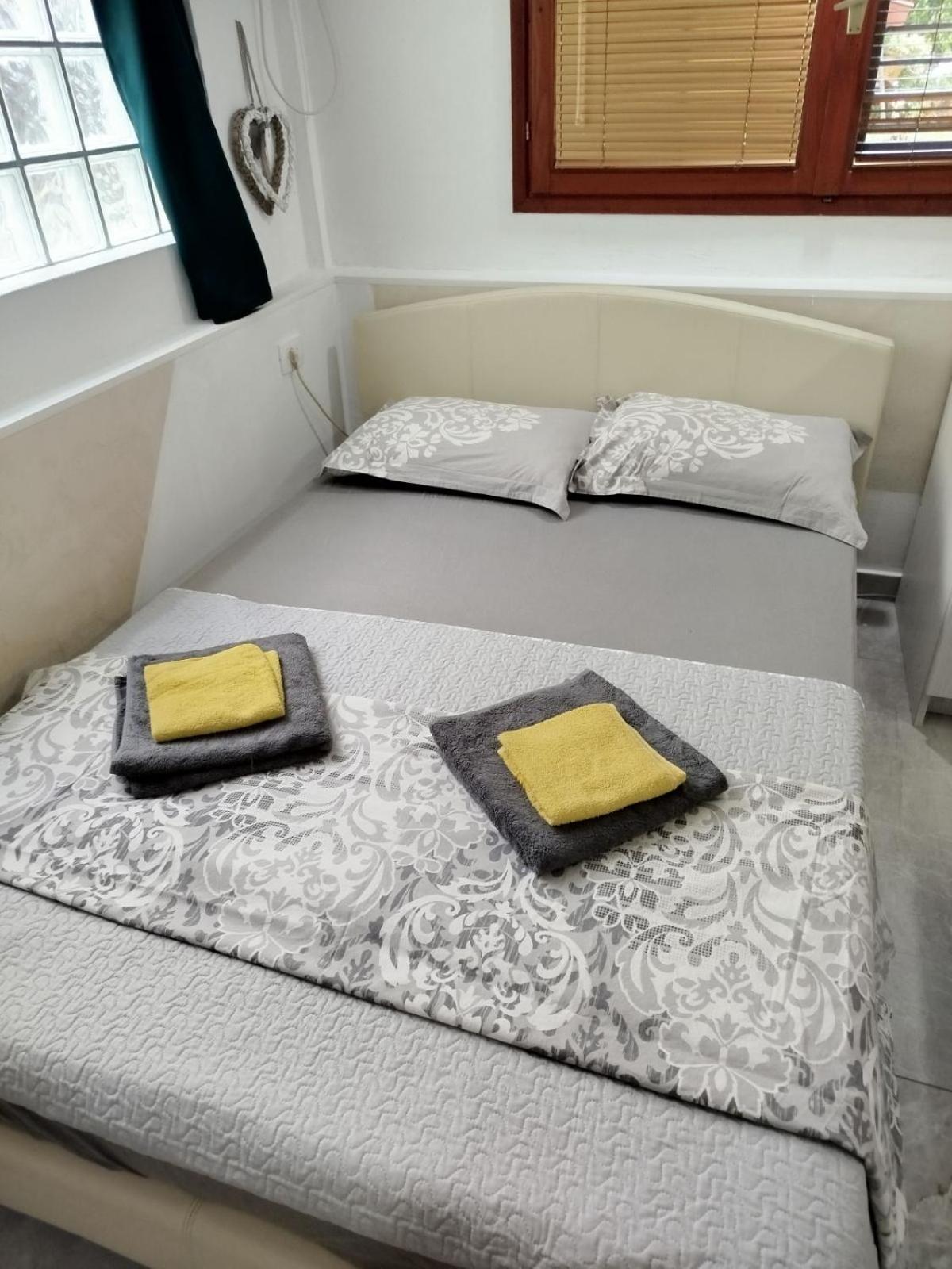 Apartman Art Kotor Eksteriør bilde